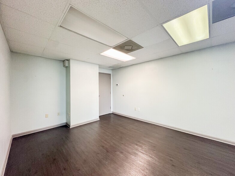 More Photos Of 3809 Sullivan St, Madison Medical For Lease