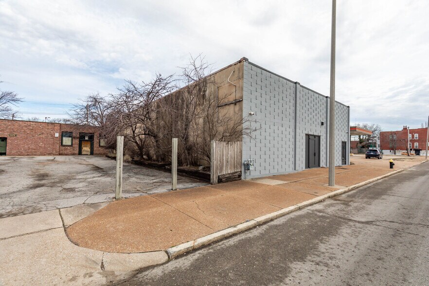 More Photos Of 1425 S Vandeventer Ave, Saint Louis Warehouse For Sale