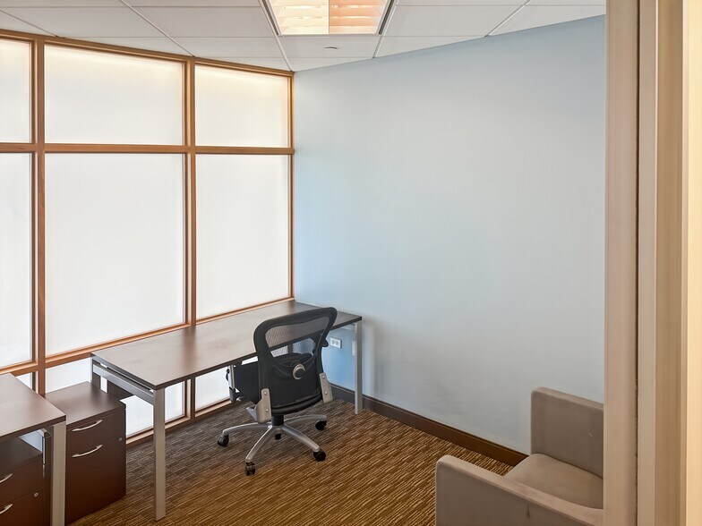 More Photos Of 2700 Patriot Blvd, Glenview Coworking Space
