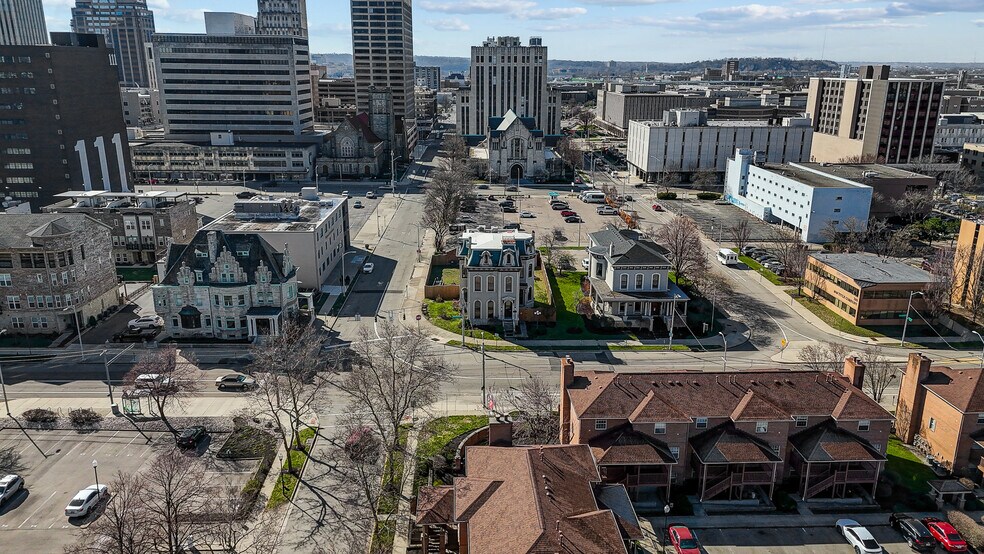 More Photos Of 208 W Monument Ave, Dayton Office Residential For Sale