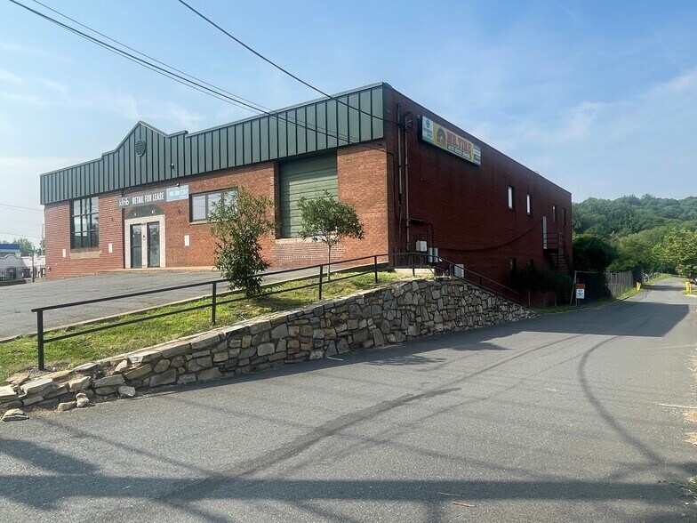 More Photos Of 4160 S Four Mile Run Dr, Arlington Service For Lease