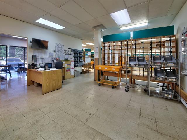 More Photos Of 461 Boul Saint-Joseph, Sainte-julie Office For Sale