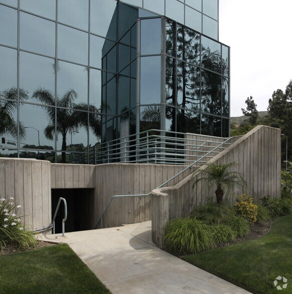 More Photos Of 3800 Barham Blvd, Los Angeles Coworking Space