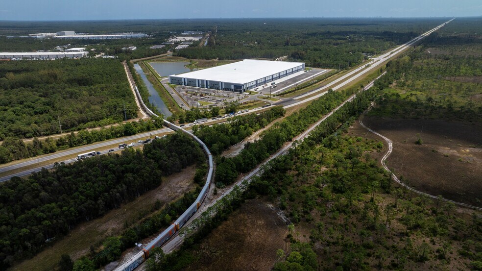 More Photos Of 15500 Venture Way, Jupiter Distribution For Lease