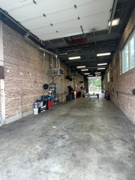 More Photos Of 2625 Gardner Rd, Broadview Warehouse For Lease