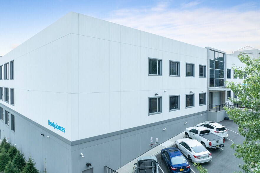 More Photos Of 250 E Sandford Blvd, Mount Vernon Warehouse For Lease