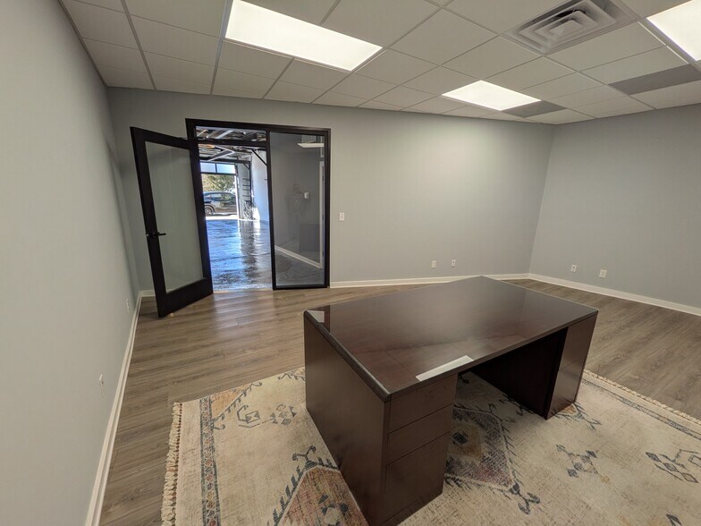 More Photos Of 115 S Main St, Hopewell Freestanding For Lease