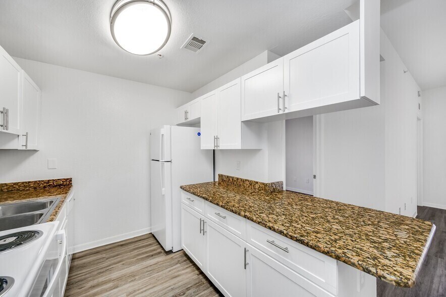 More Photos Of 13009 Kain Palms Ct, Tampa Dormitory For Sale