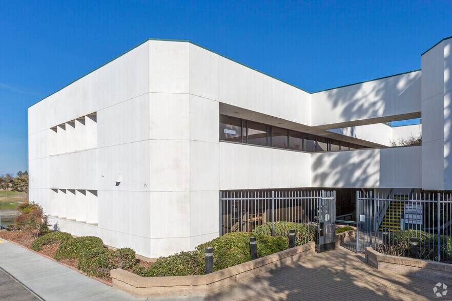 More Photos Of 1130 E Shaw Ave, Fresno Office For Sale