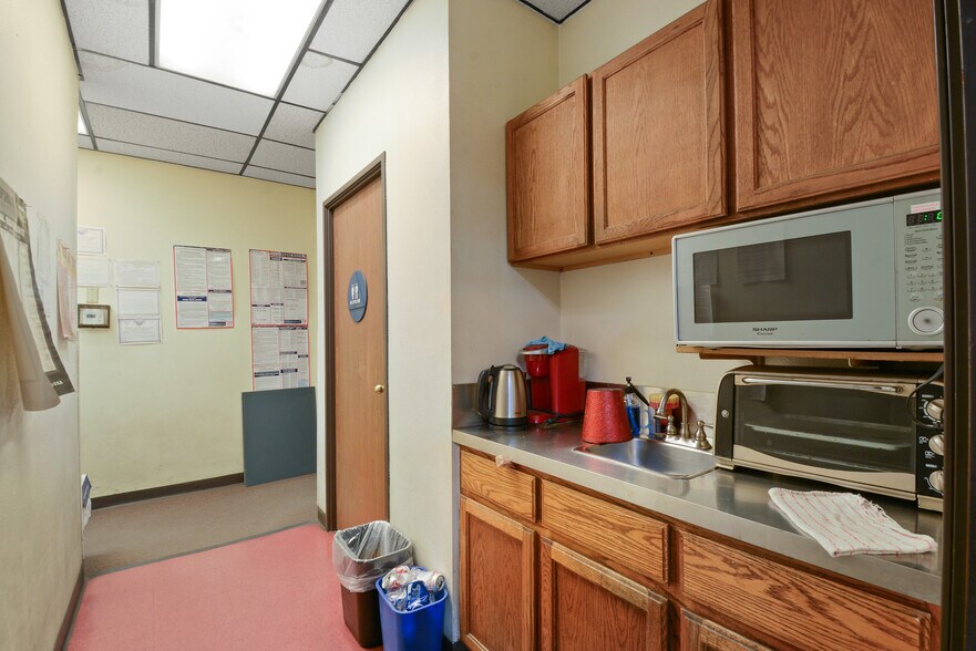 More Photos Of 623 Young St, Santa Ana Manufacturing For Sale