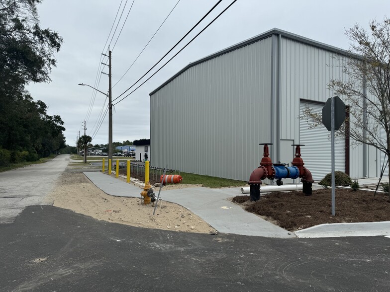 More Photos Of 155 Tresca Rd, Jacksonville Warehouse For Lease