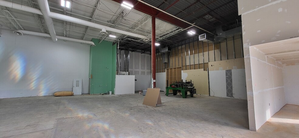 More Photos Of 4190 Steeles Ave W, Vaughan Showroom For Lease