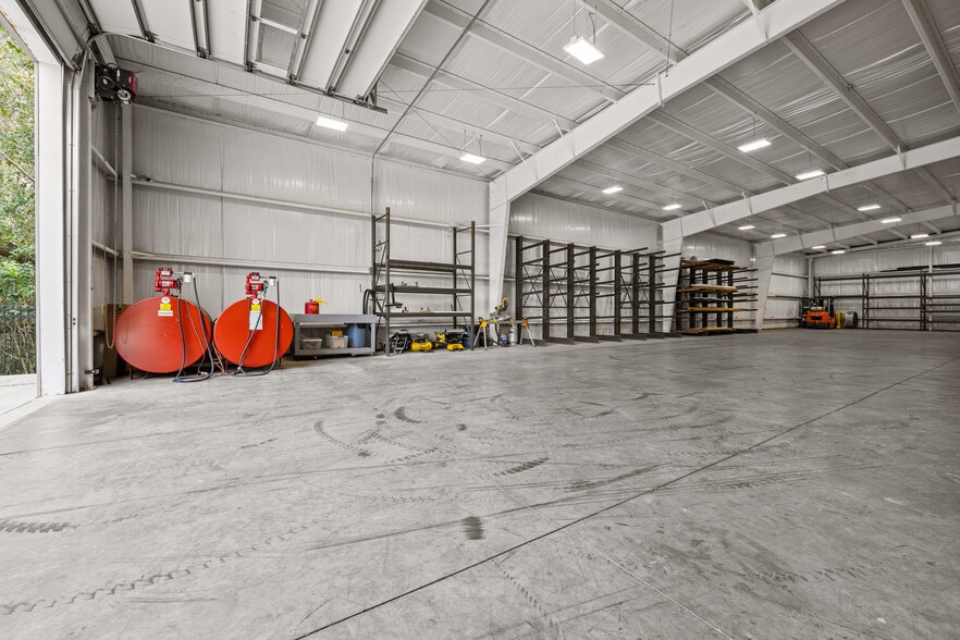More Photos Of 905 NW 2nd St, Gainesville Industrial For Lease