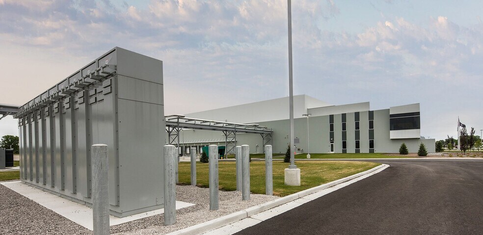 More Photos Of 2700 S Saginaw Rd, Midland Manufacturing For Sale