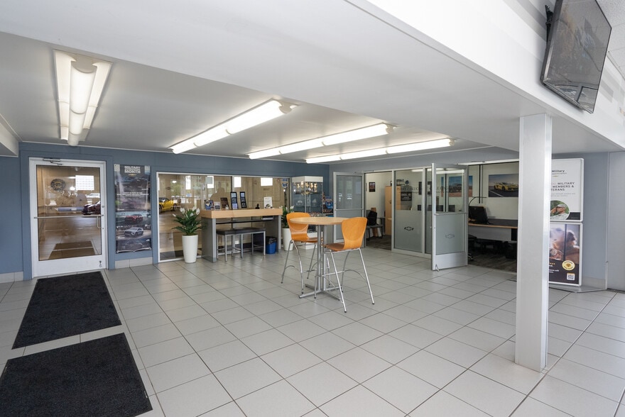 More Photos Of 21800 Gratiot Ave, Eastpointe Auto Dealership For Sale