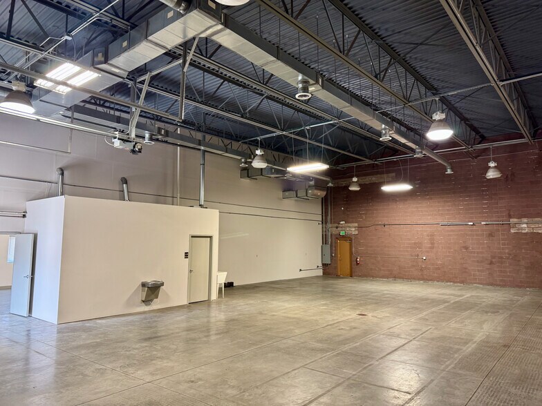 More Photos Of 1075 Ford St, Colorado Springs Warehouse For Lease