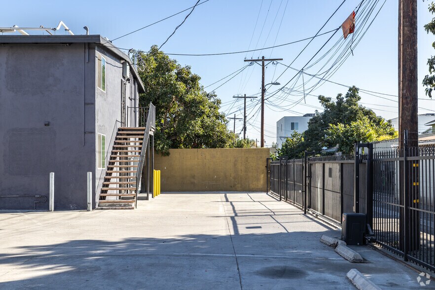 More Photos Of 1864 Cordova St, Los Angeles Apartments For Sale