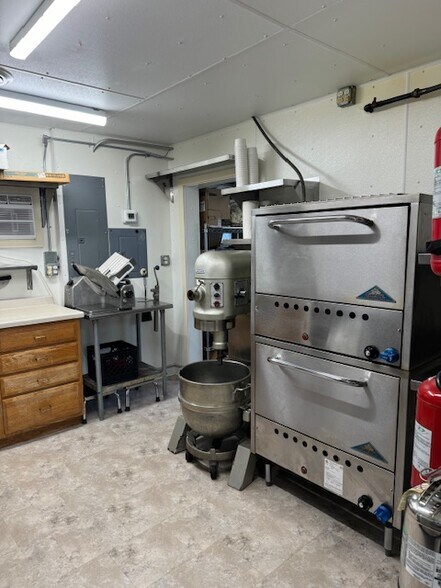 More Photos Of 2079 Spruce St, Ranier Restaurant For Sale