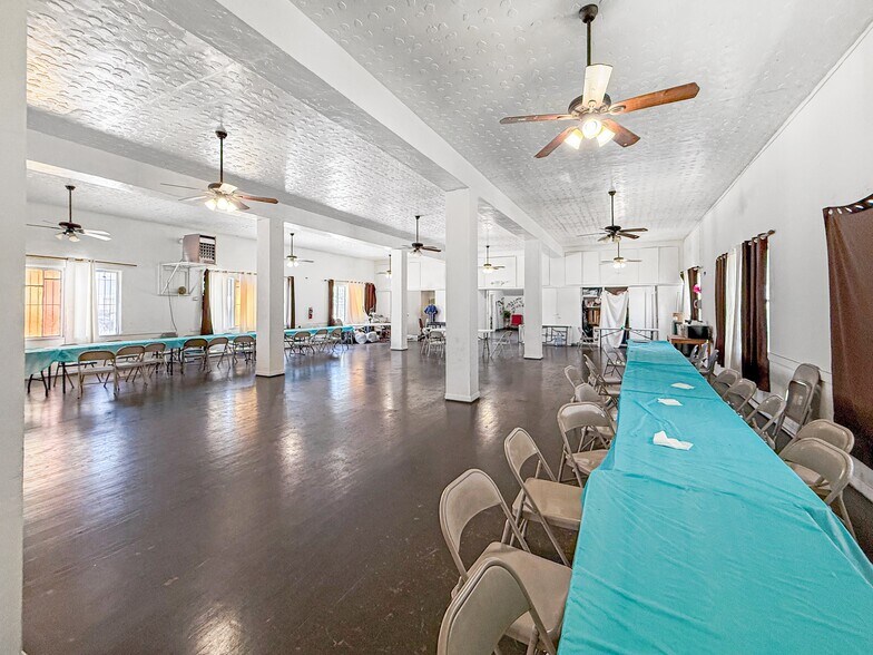 More Photos Of 7101 Menlo Ave, Los Angeles Specialty For Sale