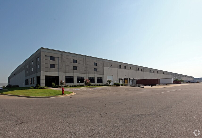 More Photos Of 5265 Hickory Hill Rd, Memphis Warehouse For Lease