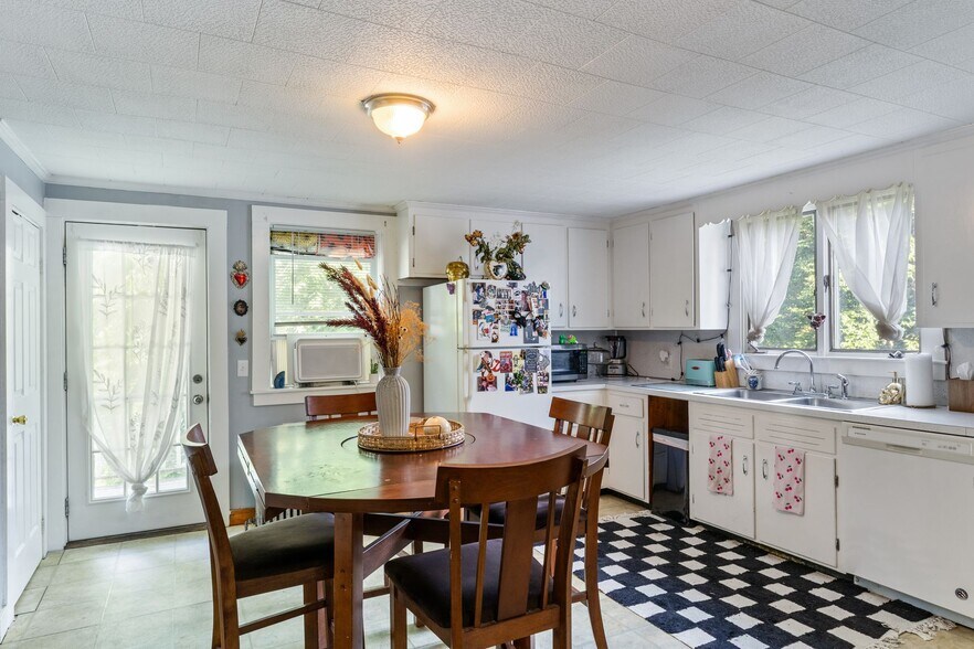 More Photos Of 140 Green St, Somersworth Apartments For Sale