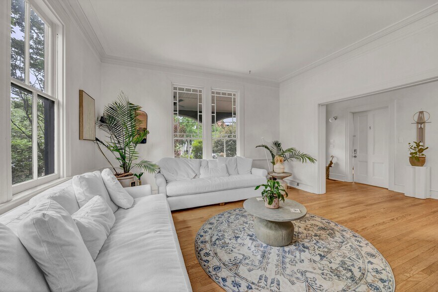 More Photos Of 118 S 4th St, Wilmington Hospitality For Sale