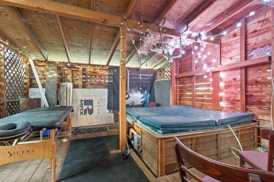 More Photos Of 50316 Columbia River Hwy, Scappoose Restaurant For Sale