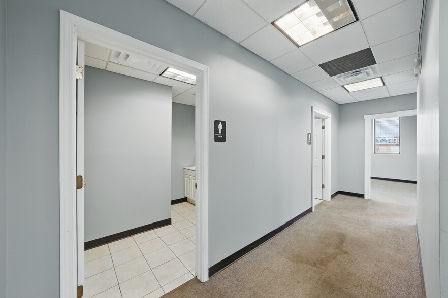 More Photos Of 9552 York Alpha Dr, North Royalton Service For Sale