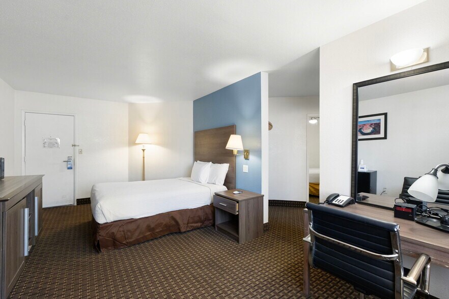 More Photos Of 430 E Route 66, Williams Hotel For Sale