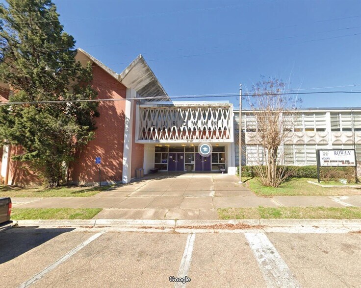 Primary Photo Of 136 E Ash St, Jackson Schools For Sale