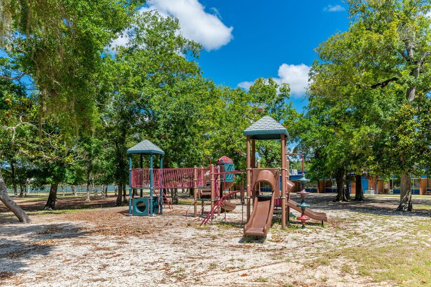 More Photos Of 320 E Miracle Strip Pky, Mary Esther General Retail For Sale