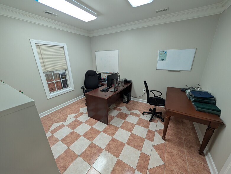 More Photos Of 6511 Creedmoor Rd, Raleigh Office For Lease