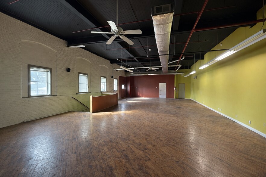 More Photos Of 21 Sabin St, Pawtucket Manufacturing For Lease