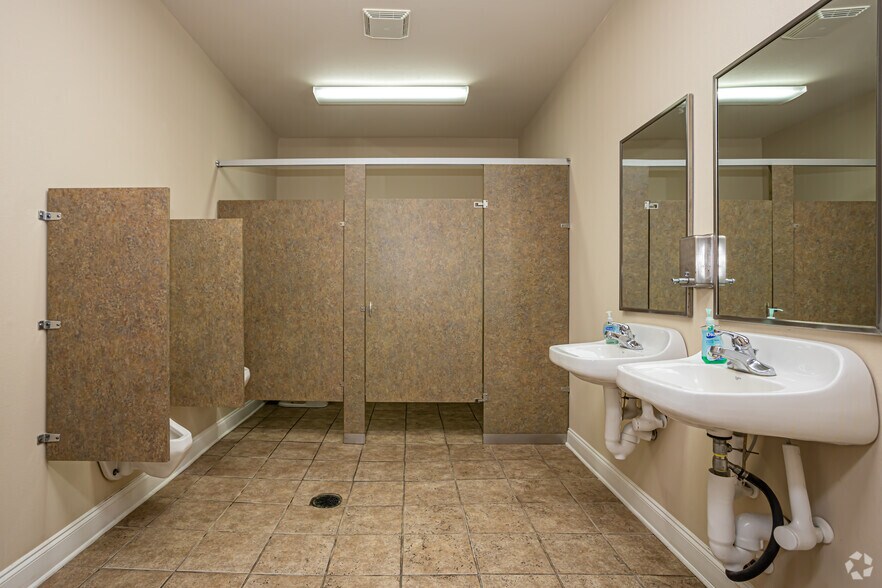 2798 Oneal Ln, Baton Rouge, LA 70816 Office For Sale