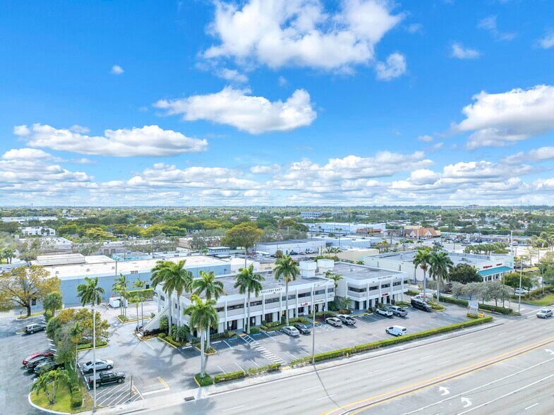 More Photos Of 3900 W Commercial Blvd, Fort Lauderdale Office For Lease