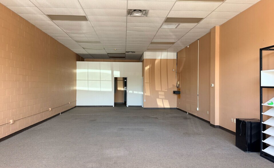 More Photos Of 3765 Isleta Blvd SW, Albuquerque Storefront For Lease