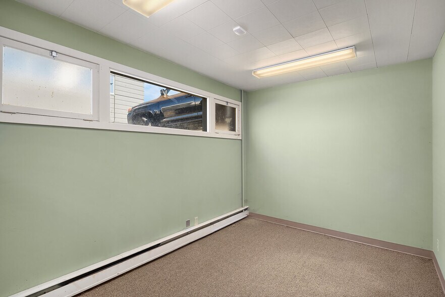 More Photos Of 2300 W Commodore Way, Seattle Office Residential For Sale