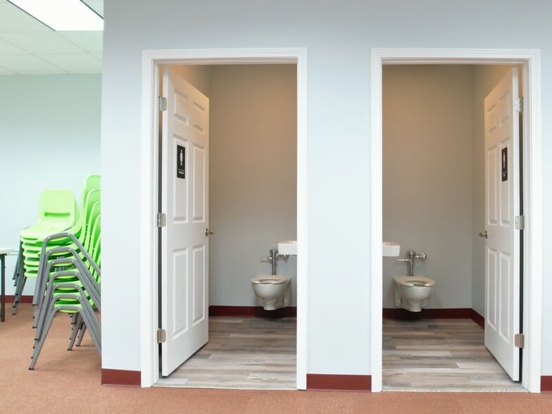 More Photos Of 43130 Amberwood Plz, South Riding Medical For Lease