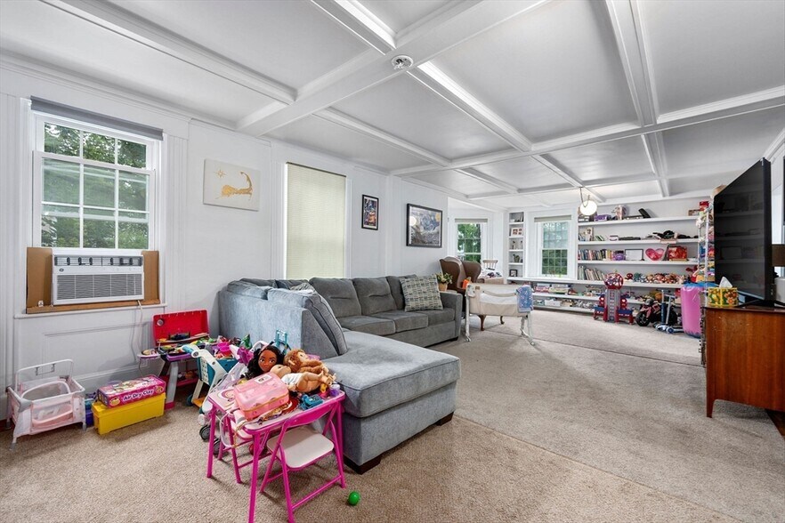 More Photos Of 37 School St, Hyannis Apartments For Sale