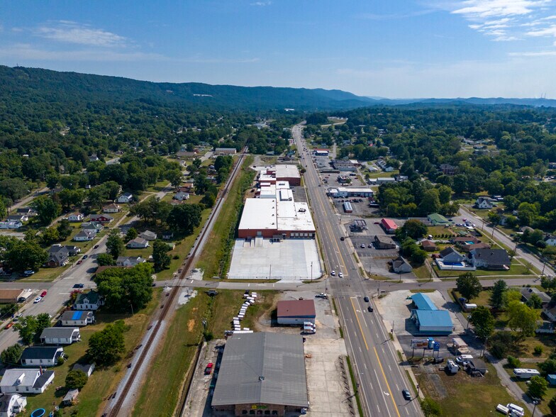 More Photos Of 425 N Gateway Ave, Rockwood Warehouse For Lease