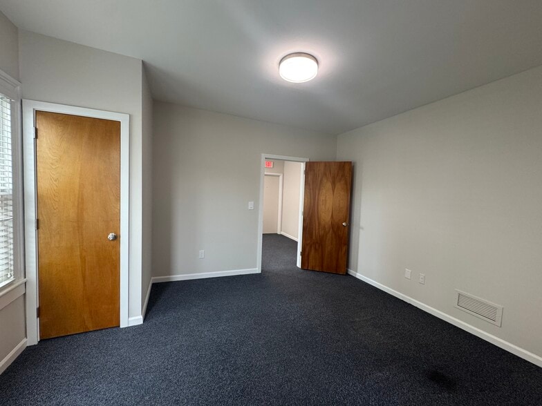 More Photos Of 9 Berkeley St, Norwalk Office Residential For Lease