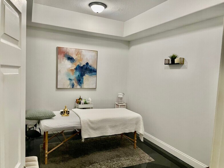 More Photos Of 8810 Commodity Cir, Orlando Coworking Space