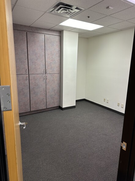 More Photos Of 500 N Rainbow Blvd, Las Vegas Office For Lease
