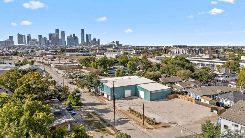 More Photos Of 3915 McKinney St, Houston Light Distribution For Lease