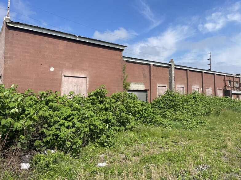 More Photos Of 500 N 5th St, Toronto Warehouse For Sale