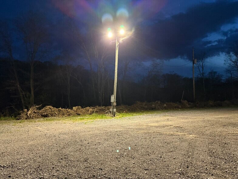 More Photos Of 4881 Pittsburgh Rd, Harrisville Light Distribution For Sale