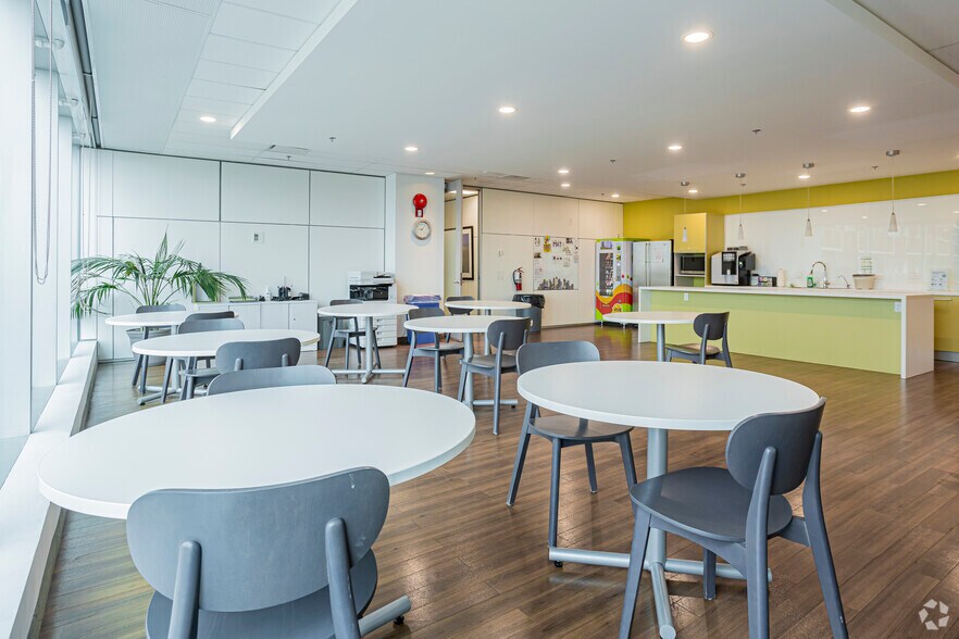 More Photos Of 903 8th Ave SW, Calgary Coworking Space