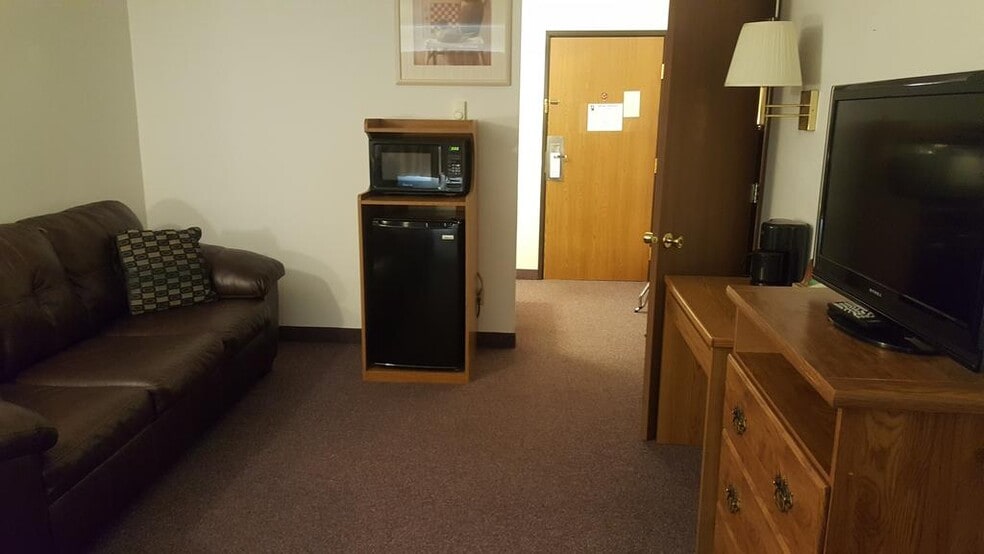 More Photos Of 427 2nd Avenue NW, Wibaux Hotel For Sale