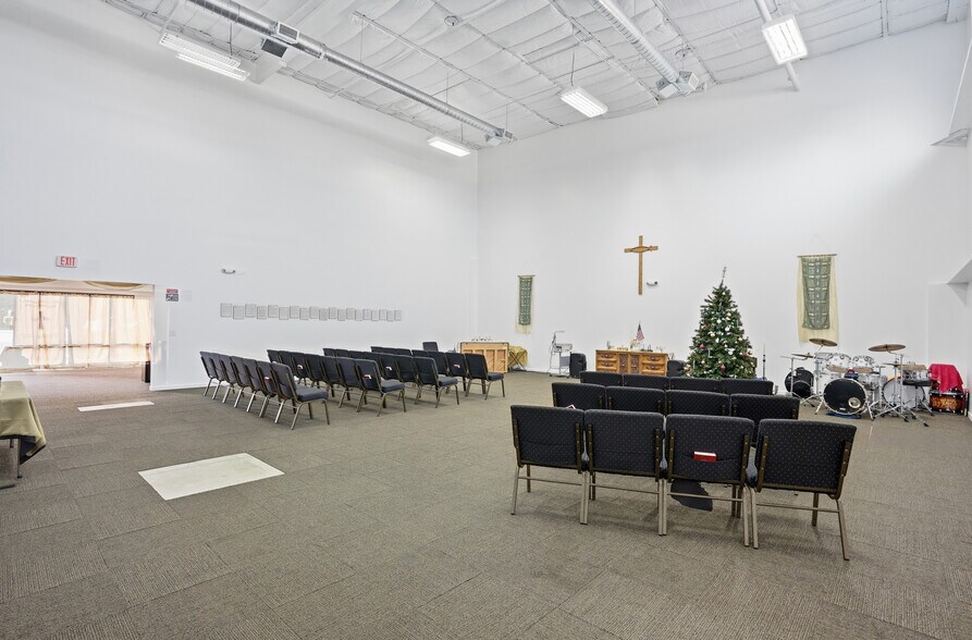 More Photos Of 203-205 W Central Ave, Lompoc Loft Creative Space For Sale