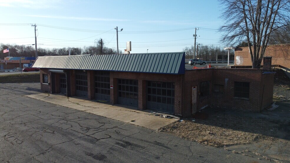 More Photos Of 430 Center St, Ludlow Auto Repair For Sale